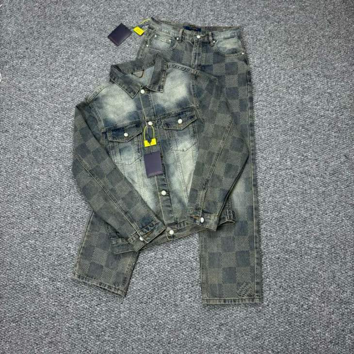 Picture of LV Sweater Suits _SKULVsz46-5230-36sytxH763H76441182
